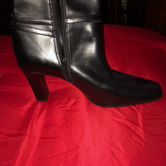 Lisa Closet - Picture 5 of 5